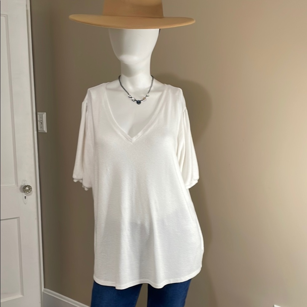 Mod Ref White Oversized Relaxed V-Neck Short Sleeve Lightweight Sweater